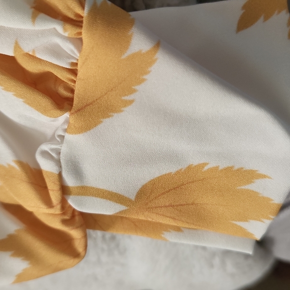 A yellow dress with leaves!!! DRESS IS NOT TRUE TO SIZE MORE LIKE A TEN - Picture 5 of 12